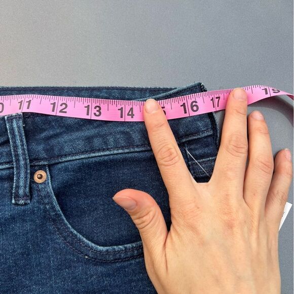 GAP Blue Vintage Slim Sky High Rise Jeans with Cuffed Hem size 12 - Picture 9 of 9